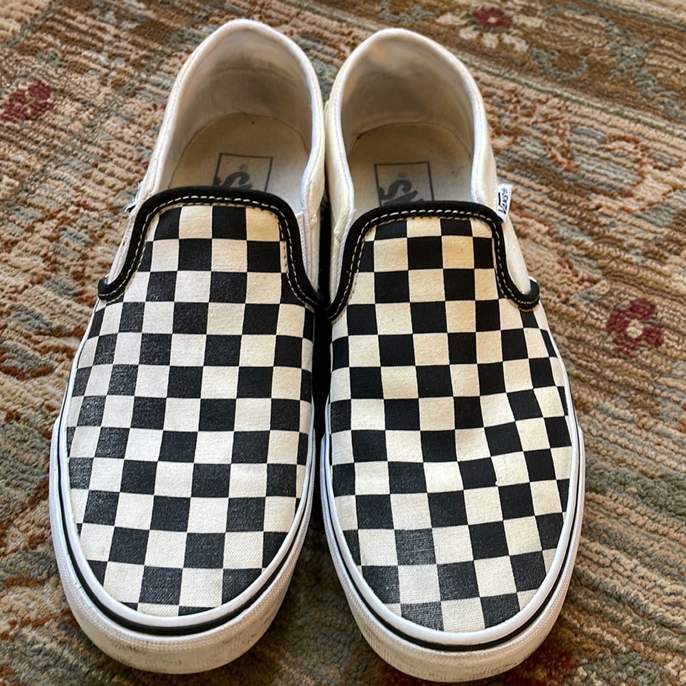 Women’s 8 checkered Vans Sneakers